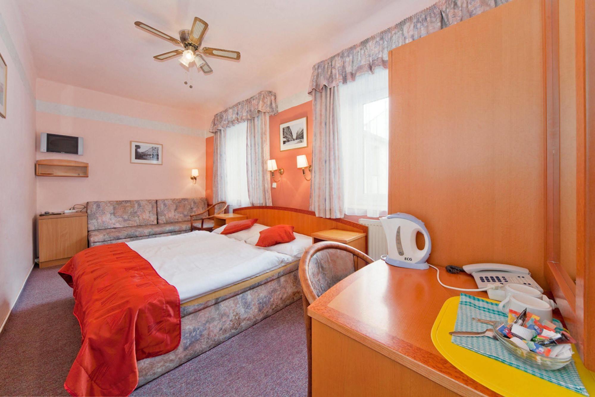 Hotel White Lion Prag Eksteriør billede