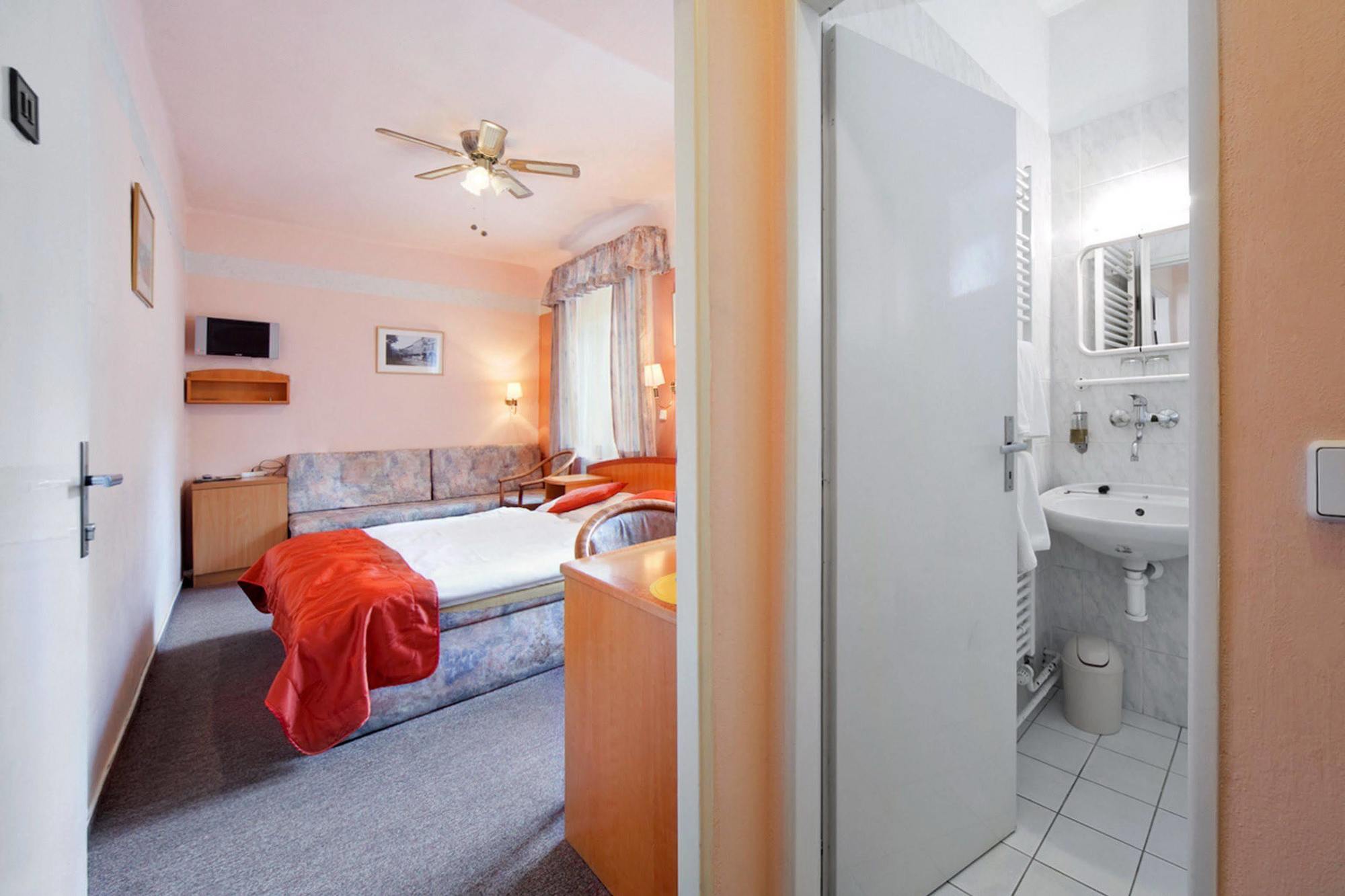 Hotel White Lion Prag Eksteriør billede