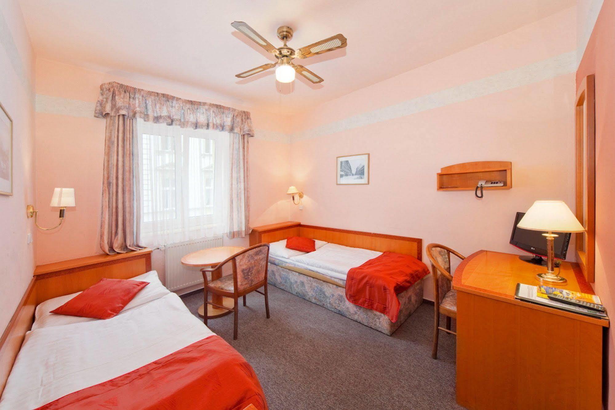 Hotel White Lion Prag Eksteriør billede